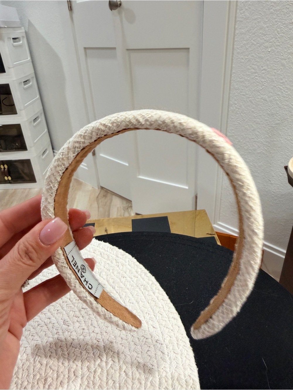 Cream Tweed Headband with Pink Acrylic Logo - NEW - Picture 5 of 9